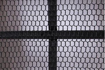 アンティーク建具　総ケヤキ材　亀甲金網　渋い和の空間づくりにおすすめな鉄格子付き蔵戸(引き戸、建具、玄関戸)(R-037995)