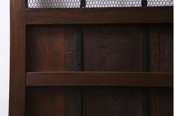 アンティーク建具　総ケヤキ材　亀甲金網　渋い和の空間づくりにおすすめな鉄格子付き蔵戸(引き戸、建具、玄関戸)(R-037995)