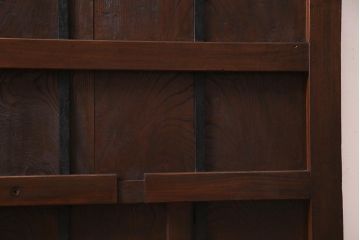 アンティーク建具　総ケヤキ材　亀甲金網　渋い和の空間づくりにおすすめな鉄格子付き蔵戸(引き戸、建具、玄関戸)(R-037995)