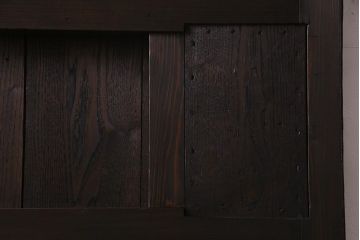 アンティーク建具　激レア　使い込まれた渋さが魅力的な鉄板付き蔵戸(鉄扉、引き戸、玄関戸)(R-037996)