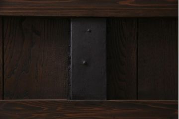 アンティーク建具　激レア　使い込まれた渋さが魅力的な鉄板付き蔵戸(鉄扉、引き戸、玄関戸)(R-037996)