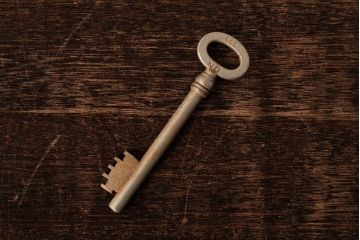 アンティーク雑貨　フランスアンティーク　ブロカントスタイルに合うシャビーなキー(鍵、カギ)(R-038008)
