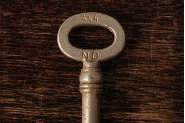 アンティーク雑貨　フランスアンティーク　ブロカントスタイルに合うシャビーなキー(鍵、カギ)(R-038008)