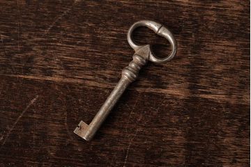 アンティーク雑貨　フランスアンティーク　ブロカントスタイルに合うシャビーなキー(鍵、カギ)(R-038009)