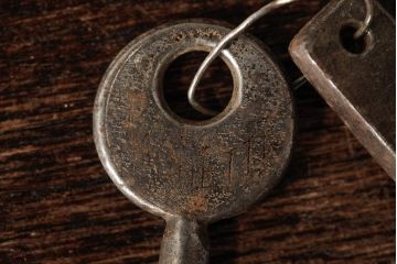アンティーク雑貨　フランスアンティーク　VACHETTE　ブロカントスタイルに合うシャビーなキー(鍵、カギ)(R-038010)