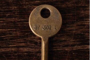 アンティーク雑貨　フランス　真鍮　アンティークゴールドがおしゃれなキー(鍵、カギ)(R-038011)