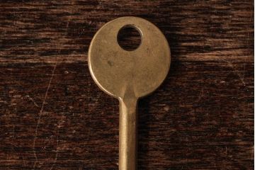 アンティーク雑貨　フランス　真鍮　アンティークゴールドがおしゃれなキー(鍵、カギ)(R-038011)