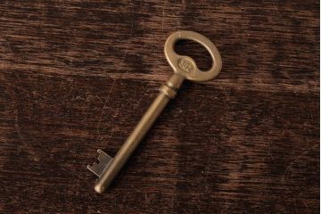 アンティーク雑貨　フランス　真鍮　アンティークゴールドがおしゃれなキー(鍵、カギ)(R-038013)