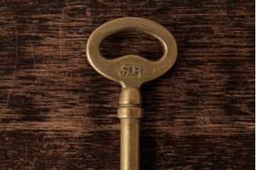 ヴィンテージ雑貨　フランスビンテージ　アンティークゴールドがおしゃれなキー(鍵、カギ)(R-038014)