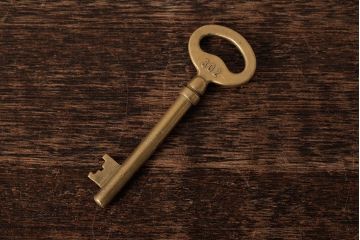 ヴィンテージ雑貨　フランスビンテージ　アンティークゴールドがおしゃれなキー(鍵、カギ)(R-038014)