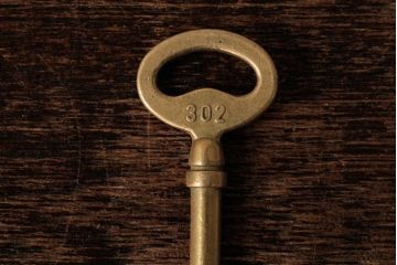 ヴィンテージ雑貨　フランスビンテージ　アンティークゴールドがおしゃれなキー(鍵、カギ)(R-038014)