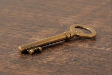 ヴィンテージ雑貨　フランスビンテージ　アンティークゴールドがおしゃれなキー(鍵、カギ)(R-038014)