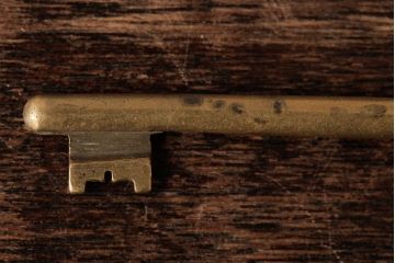 ヴィンテージ雑貨　フランスビンテージ　アンティークゴールドがおしゃれなキー(鍵、カギ)(R-038015)