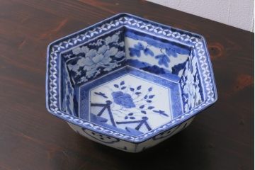 アンティーク雑貨　江戸期　古伊万里　染付　8.4寸六角深鉢(深皿、和食器)(R-038023)