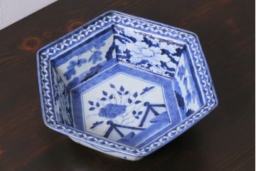 アンティーク雑貨　江戸期　古伊万里　染付　8.4寸六角深鉢(深皿、和食器)(R-038023)