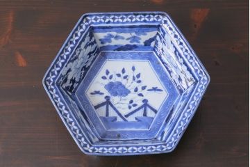 アンティーク雑貨　江戸期　古伊万里　染付　8.4寸六角深鉢(深皿、和食器)(R-038023)