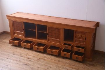 新古品　特大サイズ!　ニレ無垢材　和の空間作りに活躍する9尺水屋箪笥・上(九尺水屋、サイドボード、和箪笥、収納棚)(R-038029)