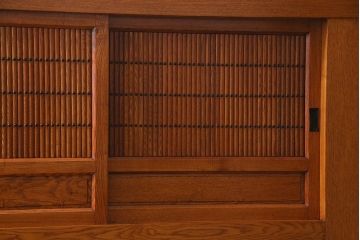 新古品　特大サイズ!　ニレ無垢材　和の空間作りに活躍する9尺水屋箪笥・下(九尺水屋、サイドボード、和箪笥、収納棚)(R-038030)