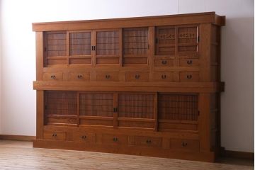 新古品　特大サイズ!　ニレ無垢材　和の空間作りに活躍する重ね9尺水屋箪笥(九尺水屋、サイドボード、和箪笥、収納棚)(R-038031)
