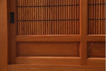 新古品　特大サイズ!　ニレ無垢材　和の空間作りに活躍する重ね9尺水屋箪笥(九尺水屋、サイドボード、和箪笥、収納棚)(R-038031)