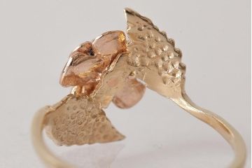 アンティーク雑貨　イギリス　9K　箱付き　バラモチーフの可憐なリング(指輪、アクセサリー)(R-038045)
