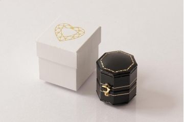 アンティーク雑貨　イギリス　9K　箱付き　バラモチーフの可憐なリング(指輪、アクセサリー)(R-038045)