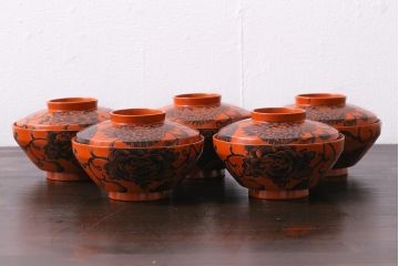 アンティーク雑貨　大正期　漆塗り　沈黒・金蒔絵が贅沢な蓋付き木製椀5客セット(漆器、和食器)(R-038050)