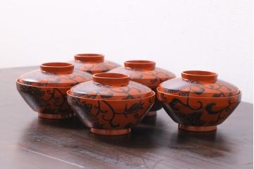 アンティーク雑貨　大正期　漆塗り　沈黒・金蒔絵が贅沢な蓋付き木製椀5客セット(漆器、和食器)(R-038050)