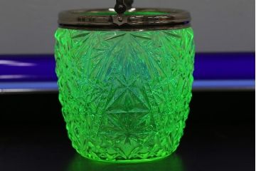 アンティーク雑貨　大正昭和初期　ウランガラス製のアイスペール(アイスバスケット、ワセリンガラス)(R-038051)