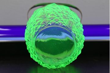 アンティーク雑貨　大正昭和初期　ウランガラス製のアイスペール(アイスバスケット、ワセリンガラス)(R-038051)