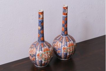 アンティーク雑貨　江戸中期　箱付き　華やかな金襴手が美しい鶴首徳利一対(花瓶、花器)(R-038055)