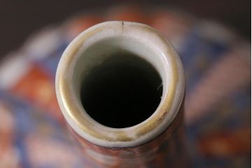 アンティーク雑貨　江戸中期　箱付き　華やかな金襴手が美しい鶴首徳利一対(花瓶、花器)(R-038055)