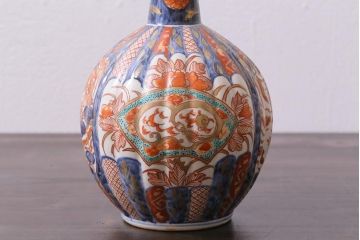 アンティーク雑貨　江戸中期　箱付き　華やかな金襴手が美しい鶴首徳利一対(花瓶、花器)(R-038055)