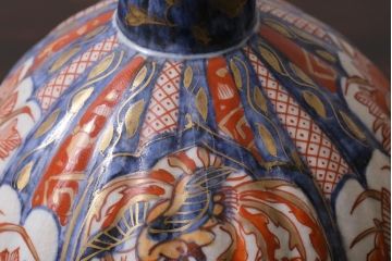 アンティーク雑貨　江戸中期　箱付き　華やかな金襴手が美しい鶴首徳利一対(花瓶、花器)(R-038055)