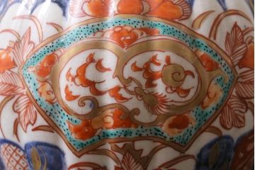 アンティーク雑貨　江戸中期　箱付き　華やかな金襴手が美しい鶴首徳利一対(花瓶、花器)(R-038055)