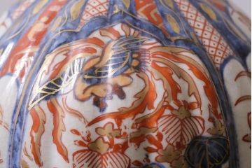 アンティーク雑貨　江戸中期　箱付き　華やかな金襴手が美しい鶴首徳利一対(花瓶、花器)(R-038055)