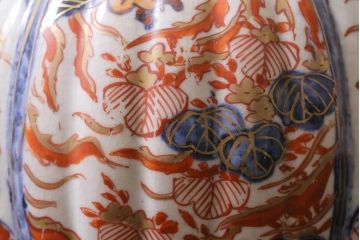 アンティーク雑貨　江戸中期　箱付き　華やかな金襴手が美しい鶴首徳利一対(花瓶、花器)(R-038055)