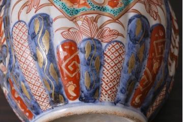 アンティーク雑貨　江戸中期　箱付き　華やかな金襴手が美しい鶴首徳利一対(花瓶、花器)(R-038055)