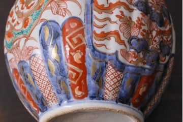 アンティーク雑貨　江戸中期　箱付き　華やかな金襴手が美しい鶴首徳利一対(花瓶、花器)(R-038055)