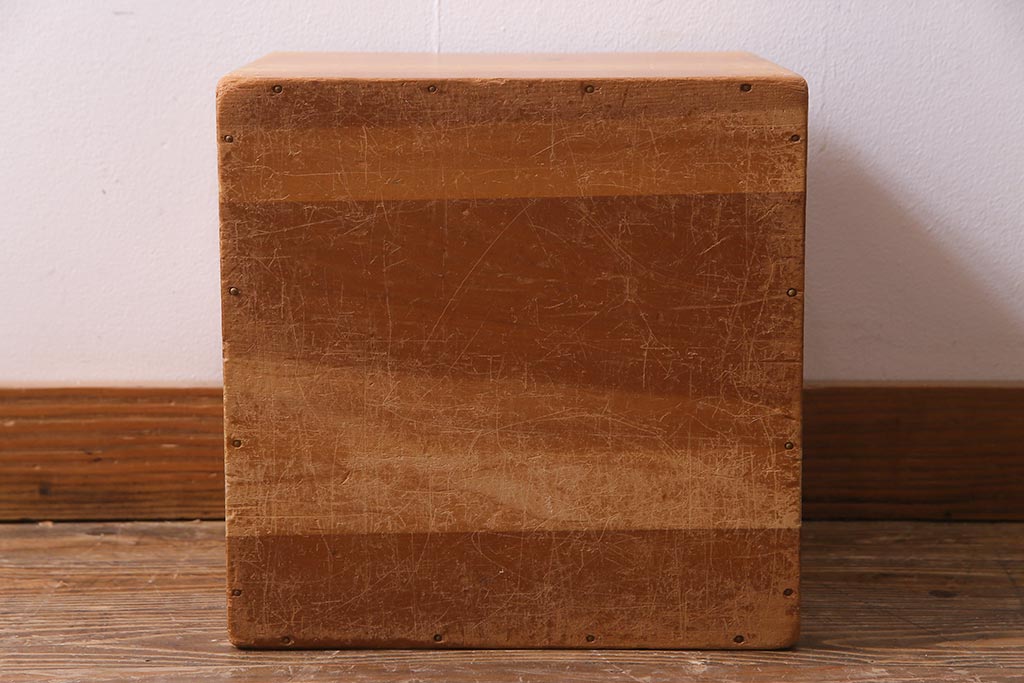 レトロ雑貨　昭和レトロ　キューブ型の大きな積み木【立方体・大】(飾り台、ディスプレイ雑貨)(R-038065)