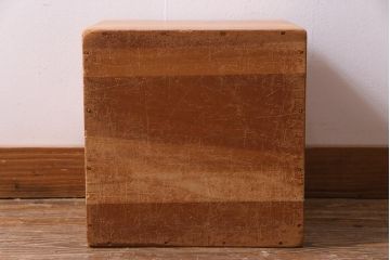 レトロ雑貨　昭和レトロ　キューブ型の大きな積み木【立方体・大】(飾り台、ディスプレイ雑貨)(R-038065)