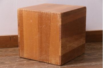 レトロ雑貨　昭和レトロ　キューブ型の大きな積み木【立方体・大】(飾り台、ディスプレイ雑貨)(R-038065)