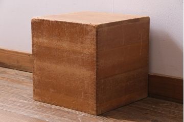 レトロ雑貨　昭和レトロ　キューブ型の大きな積み木【立方体・大】(飾り台、ディスプレイ雑貨)(R-038066)