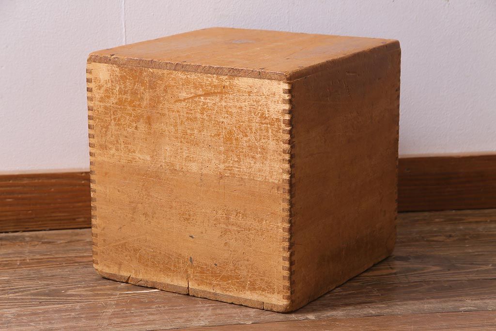 レトロ雑貨　昭和レトロ　キューブ型の大きな積み木【立方体・大】(飾り台、ディスプレイ雑貨)(R-038067)