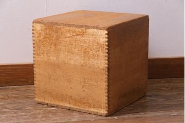 レトロ雑貨　昭和レトロ　キューブ型の大きな積み木【立方体・大】(飾り台、ディスプレイ雑貨)(R-038067)