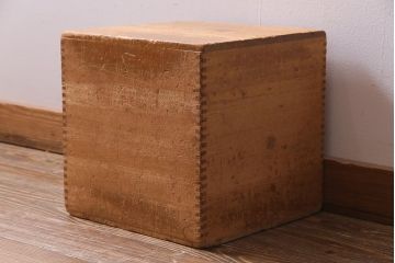 レトロ雑貨　昭和レトロ　キューブ型の大きな積み木【立方体・大】(飾り台、ディスプレイ雑貨)(R-038067)