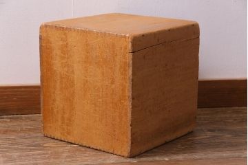 レトロ雑貨　昭和レトロ　キューブ型の大きな積み木【立方体・大】(飾り台、ディスプレイ雑貨)(R-038068)