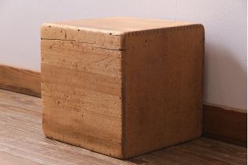 レトロ雑貨　昭和レトロ　キューブ型の大きな積み木【立方体・大】(飾り台、ディスプレイ雑貨)(R-038068)