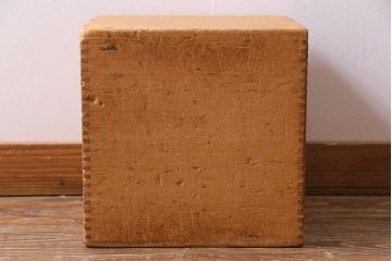 レトロ雑貨　昭和レトロ　キューブ型の大きな積み木【立方体・大】(飾り台、ディスプレイ雑貨)(R-038068)