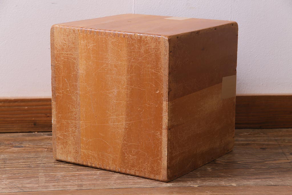 レトロ雑貨　昭和レトロ　キューブ型の大きな積み木【立方体・大】(飾り台、ディスプレイ雑貨)(R-038069)